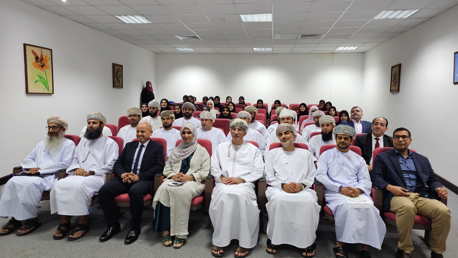 جامعة نزوى بالتعاون مع جامعتي السلطان قابوس والشرقية تنظم اليوم العلمي