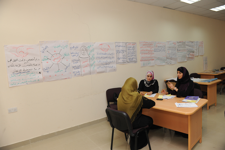 بالتَّعاون مع المجلس الثَّقافي البريطاني.. مركز التَّعلُّم مدى الحياة بالجامعة يختتم برنامج التَّطوير الذَّاتي للمرأة