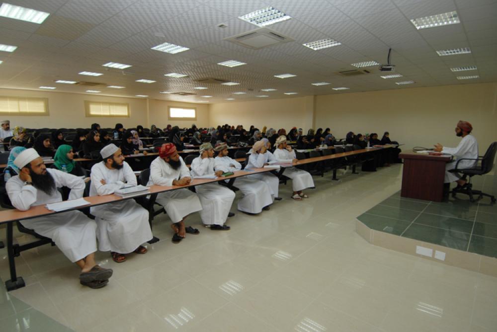 قسم اللُّغة العربيَّة بالجامعة يدشِّن برنامج \"نحن مثقَّفون.. لأنَّنا نقرأ\" بالإجابة عن تساؤل \"كيف تجعل القراءة عادتك الصَّديقة؟\"
