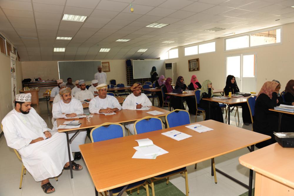 كليَّة الاقتصاد والإدارة ونظم المعلومات تنظِّم حلقة عملٍ حول المحاسبة في الأعمال التِّجاريَّة الصَّغيرة