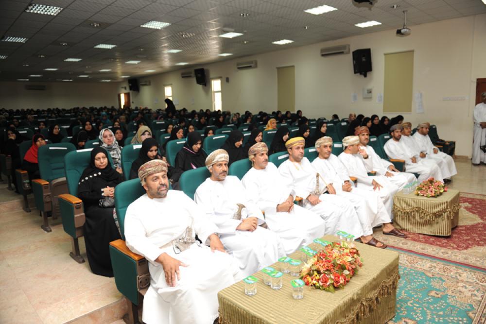 برعاية الجامعة.. المديريَّة العامَّة للتَّربية والتَّعليم بالمنطقة الدَّاخليَّة تحتفي بيومي المعلِّم والتَّربية