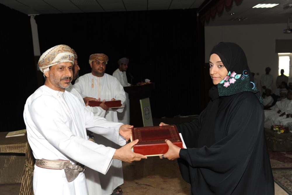برعاية الجامعة.. المديريَّة العامَّة للتَّربية والتَّعليم بالمنطقة الدَّاخليَّة تحتفي بيومي المعلِّم والتَّربية